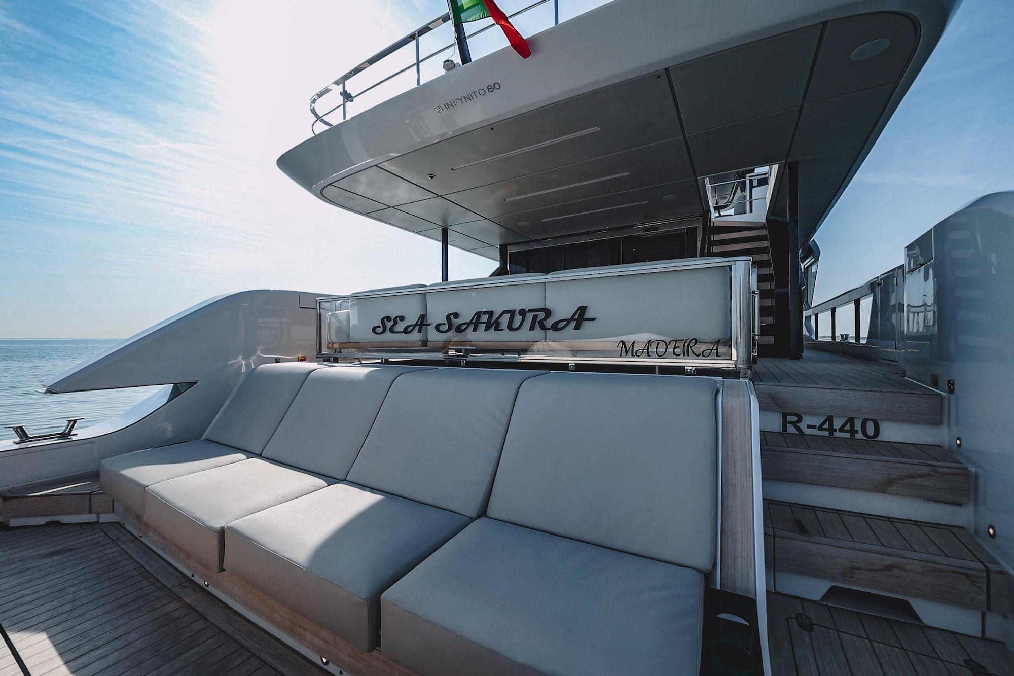 2025 FERRETTI YACHTS INFYNITO 80 